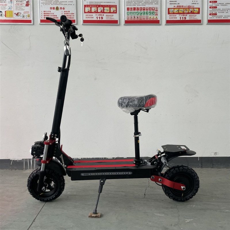 1500W11寸越野宽胎越野 电动滑板车 踏板成人代步车 代驾车越野车