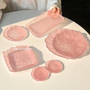 高级感粉色不规则冰露玻璃盘子家用点心碟水果盘圆形甜品托盘餐具