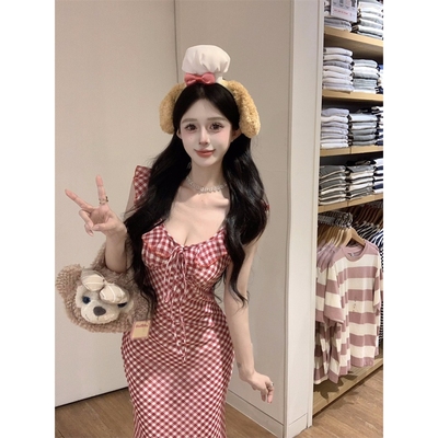 红色格子v领吊带连衣裙女夏季修身收腰鱼尾长裙纯欲显瘦包臀裙子