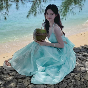 格子v领吊带连衣裙子女夏2025新款 法式 海边度假挂脖露背沙滩长裙
