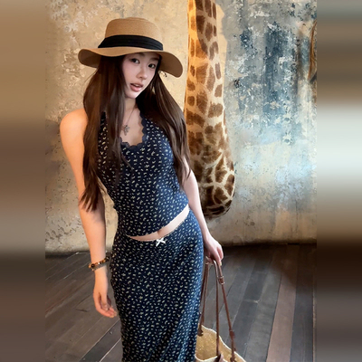 法式挂脖吊带碎花连衣裙子女夏2025新款海边度假气质包臀长裙套装
