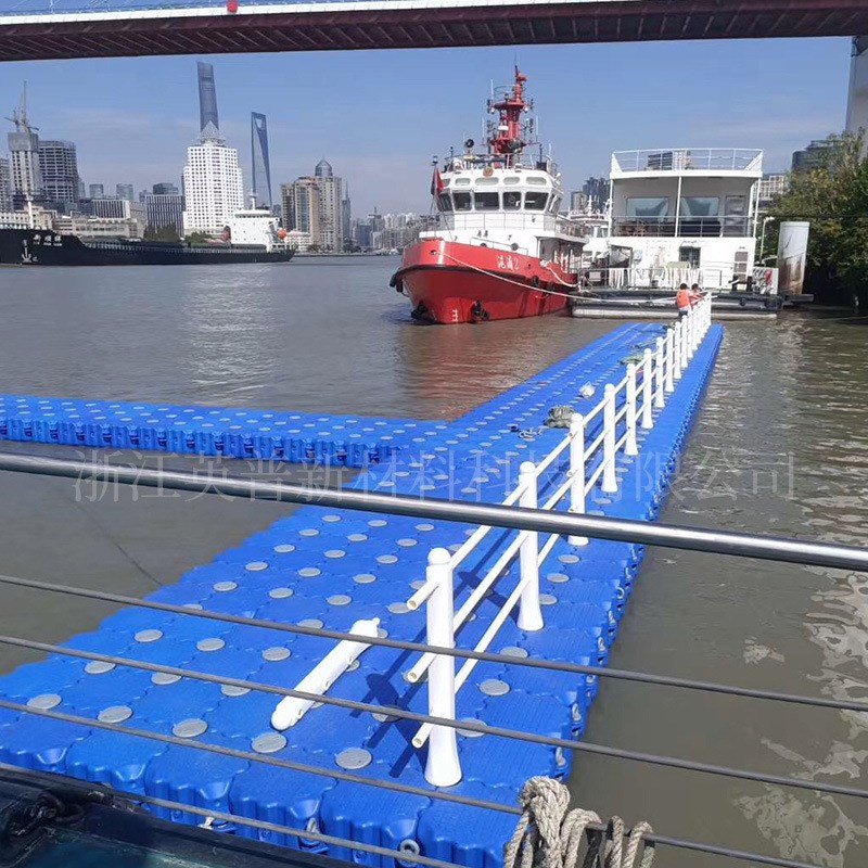 塑料制渔船摩托艇码头公园 可拼接水上浮桥浮筒 水上浮动平台浮桥