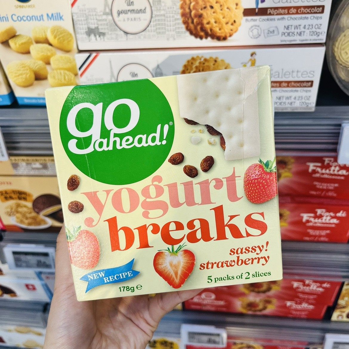 ole精品超市代购荷兰果悠萃草莓酸奶涂层饼干178克