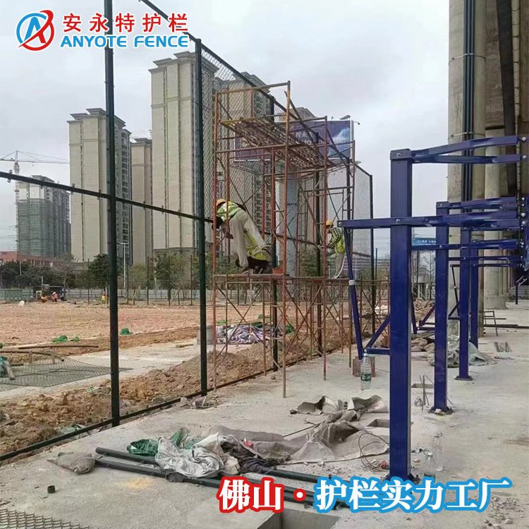 球场围栏网学校操场足球篮球场勾花网围栏安全防护铁丝网护栏