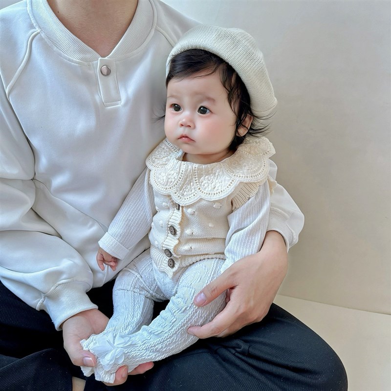 女宝宝针织马甲春秋装2024新款婴儿毛衣外套洋气坎肩外出马夹背心