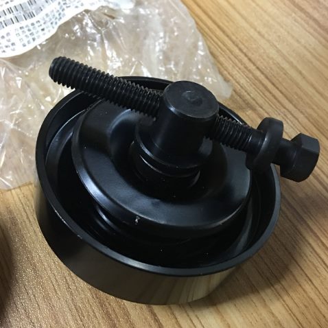 赛拉图狮跑锐欧远舰千里马雅绅特途胜空调皮带涨紧轮带支架总成