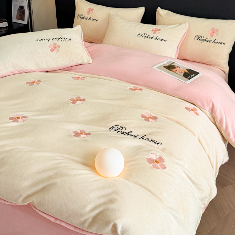 2025新款冬季牛奶绒四件套加厚保暖刺绣被套珊瑚法兰绒床单三件套