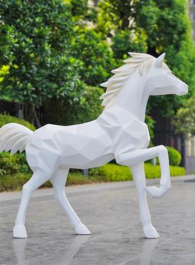 户外几何白马玻璃钢雕塑园林景观动物模型块面装饰楼盘小区大摆件