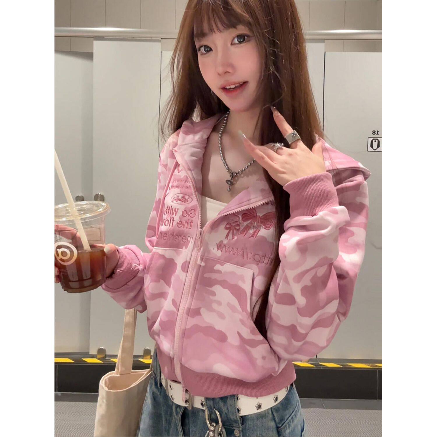 美式街头风粉色迷彩开衫外套女秋冬新款宽松蝴蝶刺绣短款连帽卫衣