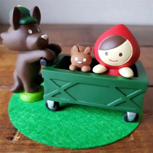 小红帽大灰狼登山泡澡钓鱼篝火露营主题日式迷你桌面摆件