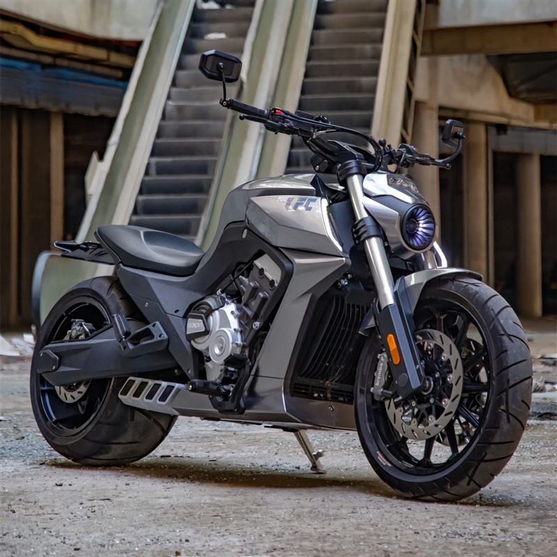 新款奔达燎700黑旗500CC四缸水冷复古巡航金吉拉太子车重机摩托车