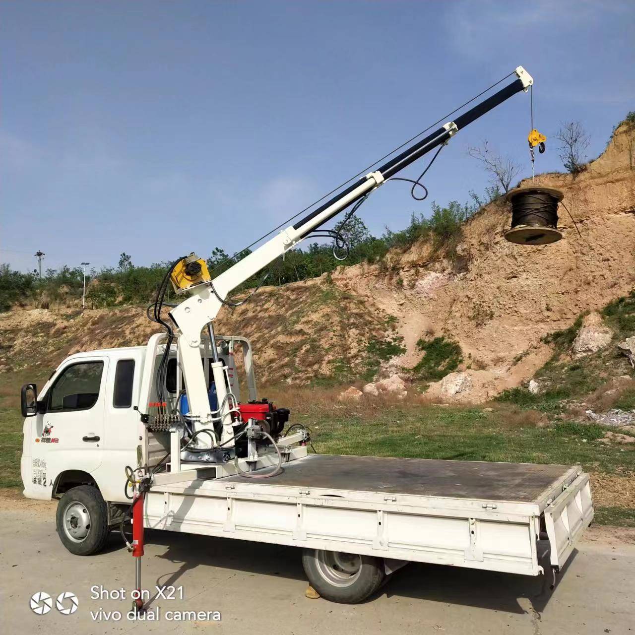 小型电动随车吊皮卡吊全自动液压车载吊机三轮车货车起重机