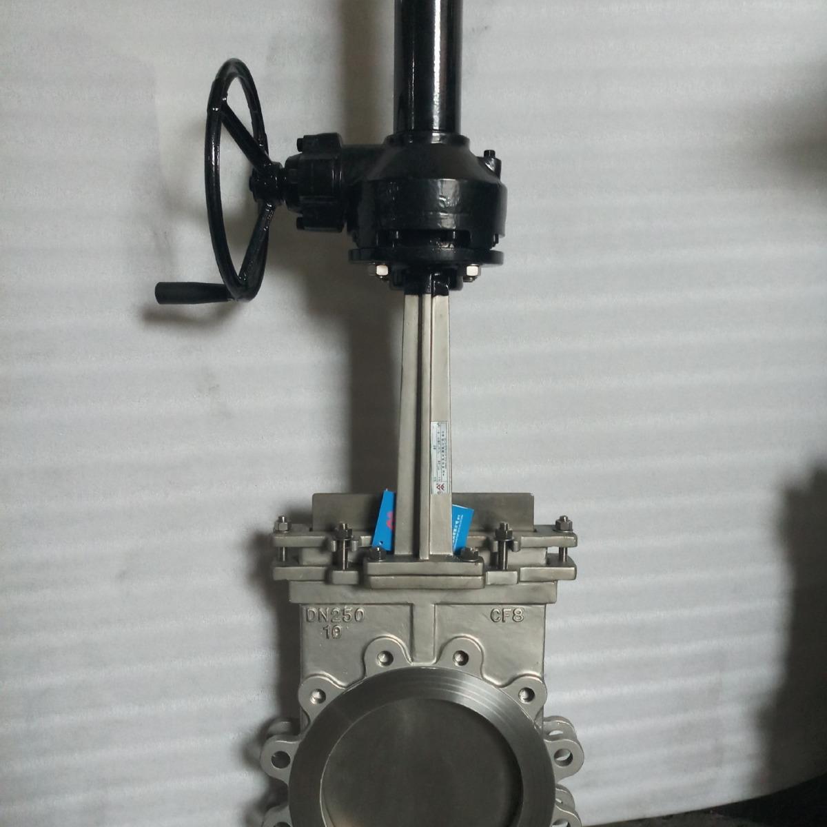 对夹刀闸阀PZ573H-10C铸钢WCB梅花形伞齿轮刀闸阀法兰薄型闸阀