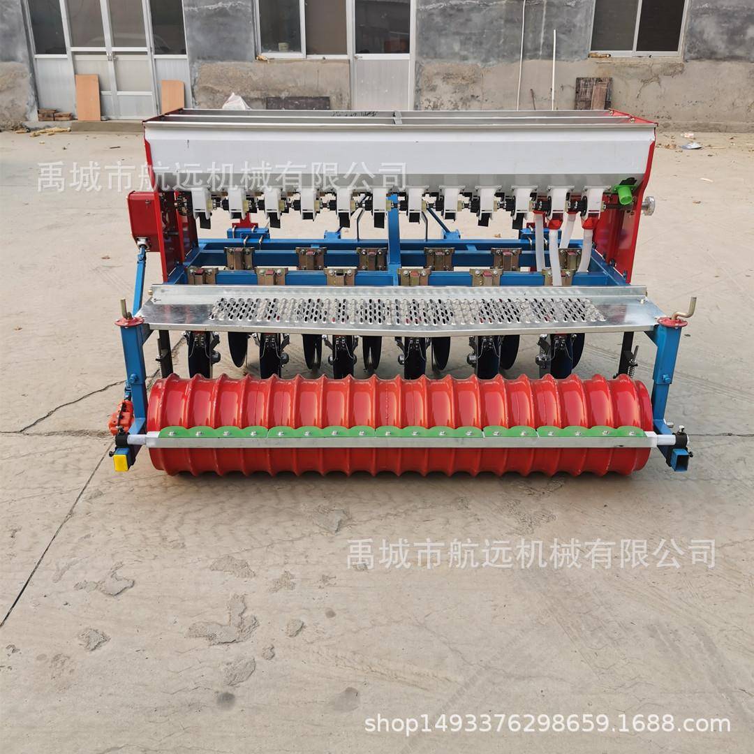 新款带平土器镇压轮的小麦播种机 12行14 16行小麦播种施肥一体机