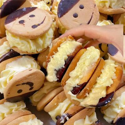 整箱怀旧巧克力笑脸娃娃脸夹心蛋糕奶油传统老式糕点儿时面包