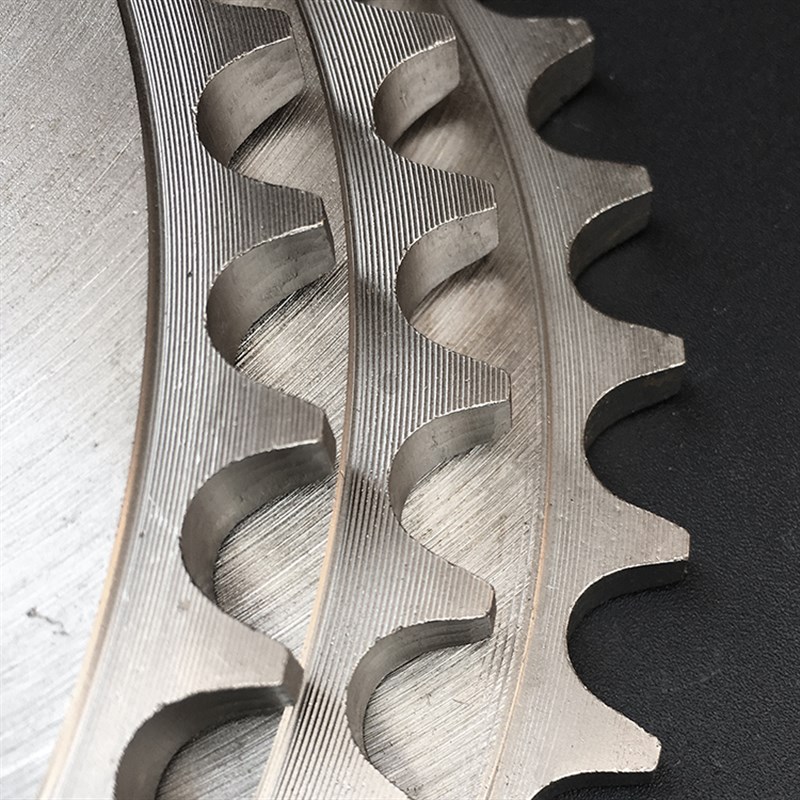 GS125太子摩托车小牙盘16齿小链轮链盘EN125-2f提速改装节油配件