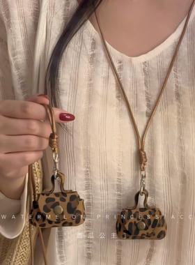 「豹纹小包」独特设计感项链女零钱包吊坠长款秋冬毛衣链皮绳挂饰