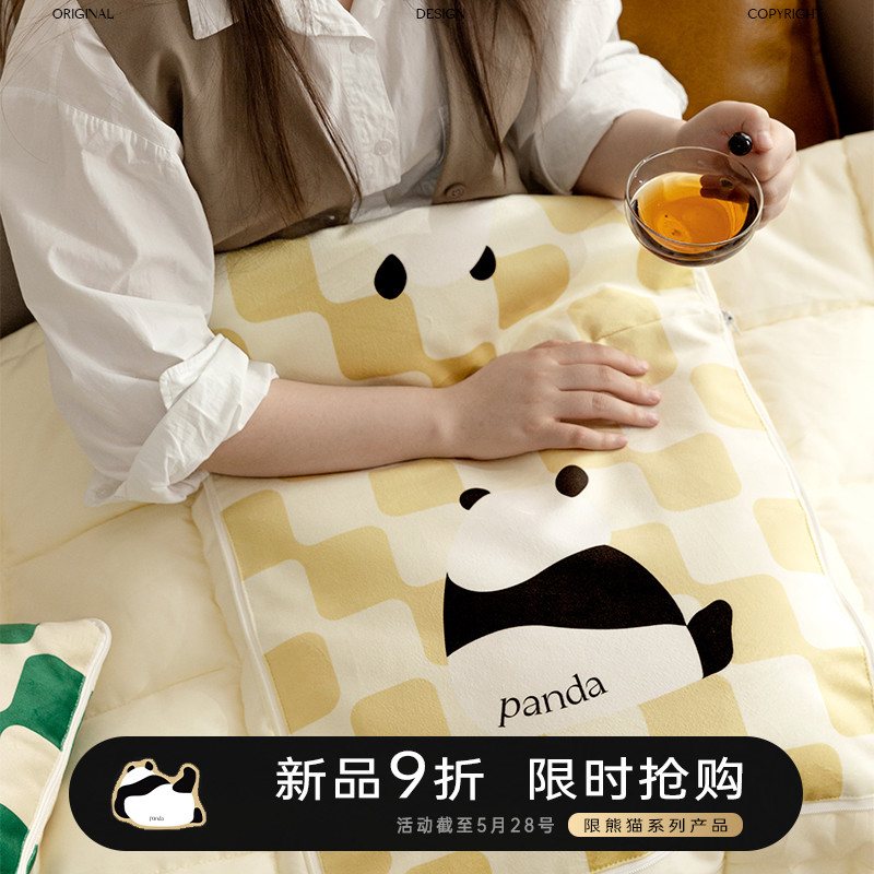 予物集Pnd】熊猫卡通奢牌风抱枕被两用办公室汽车可折叠靠枕