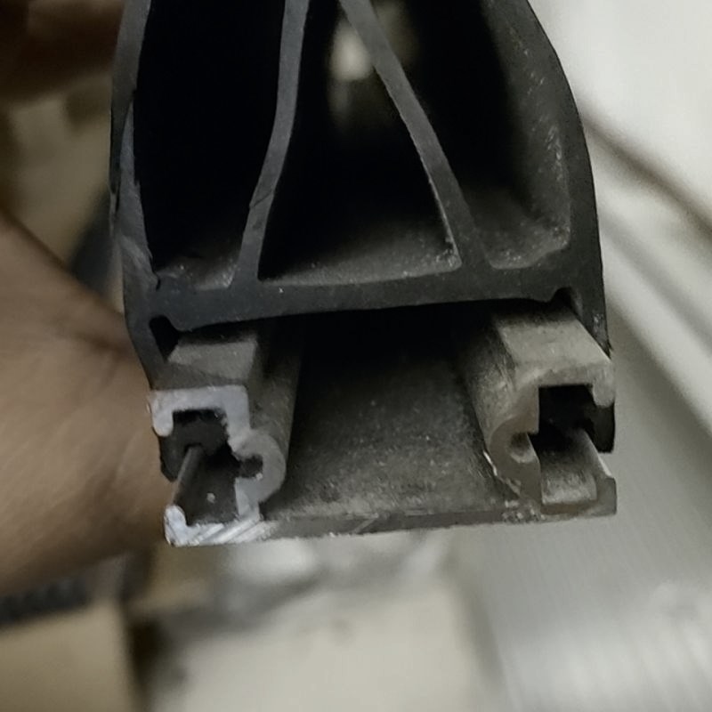 自动旋转门三翼密封条(95)立柱防撞密封