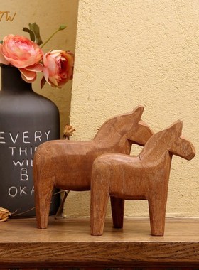 北欧简约风格木雕动物摆件手工实木色小号摇马书房橱窗客厅装饰品