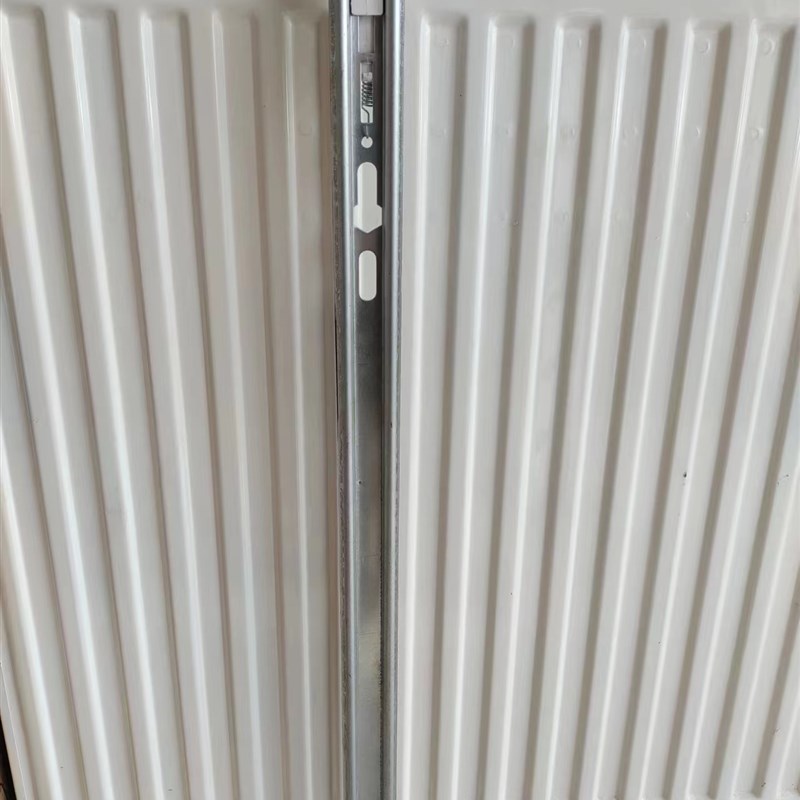 钢制板式散热器暖气片挂钩 拖钩 板式散热器一体式弹簧挂钩挂件