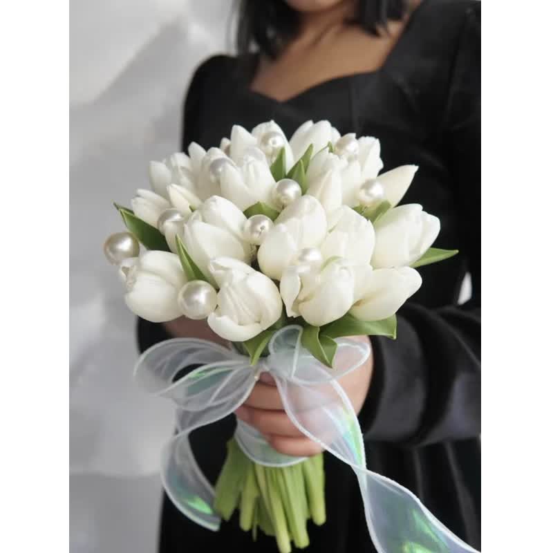 高级彷真花婚礼手捧花法式清新摄影新娘情侣领证郁金香珍珠马蹄莲