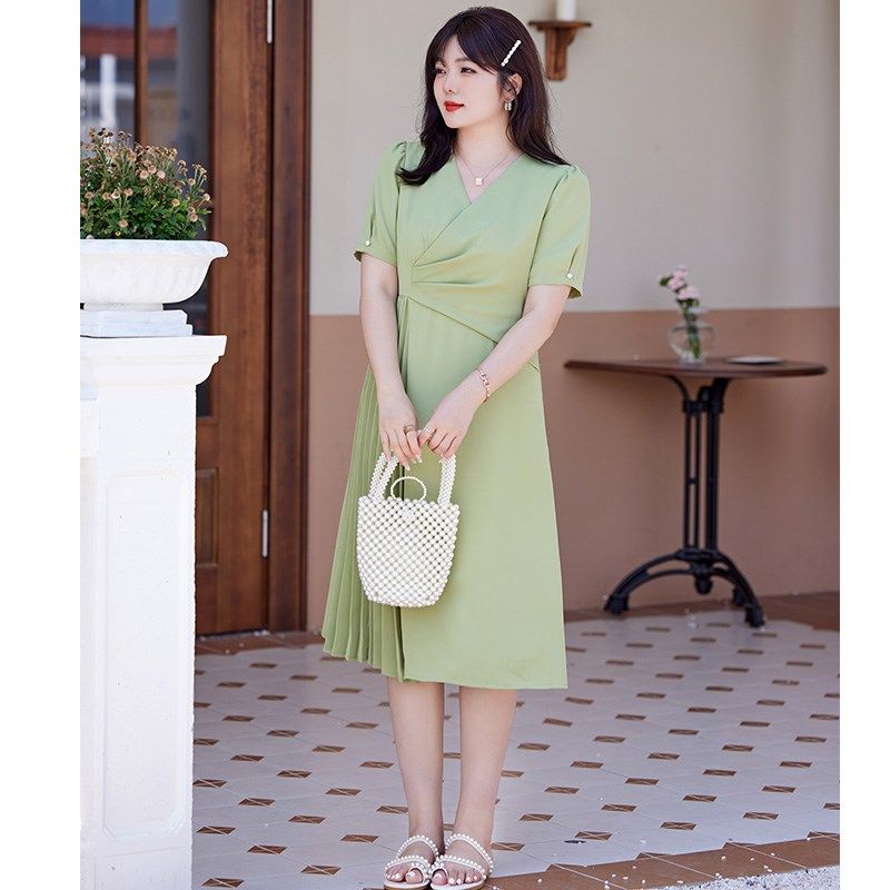 大码女装2023夏季新款高级感气质V领A字褶皱显瘦胖MM连衣裙,女装/女士精品,大码连衣裙,淘宝优惠券,粉丝福利购,淘宝优惠卷