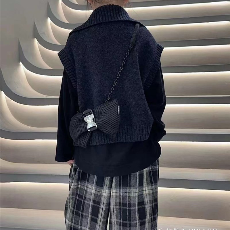 童乐鱼2024秋新款男女童针织马甲毛衣背心儿童打底衫加格子裤洋气