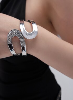 Kilonova黑色简约开叉挂脖连衣裙气质显瘦无袖丝滑包臀晚礼服裙