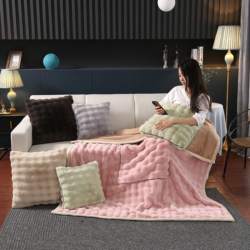 仿兔毛绒抱枕被子二合一厚款绒毯办公室午睡盖毯车载轻奢抱枕被