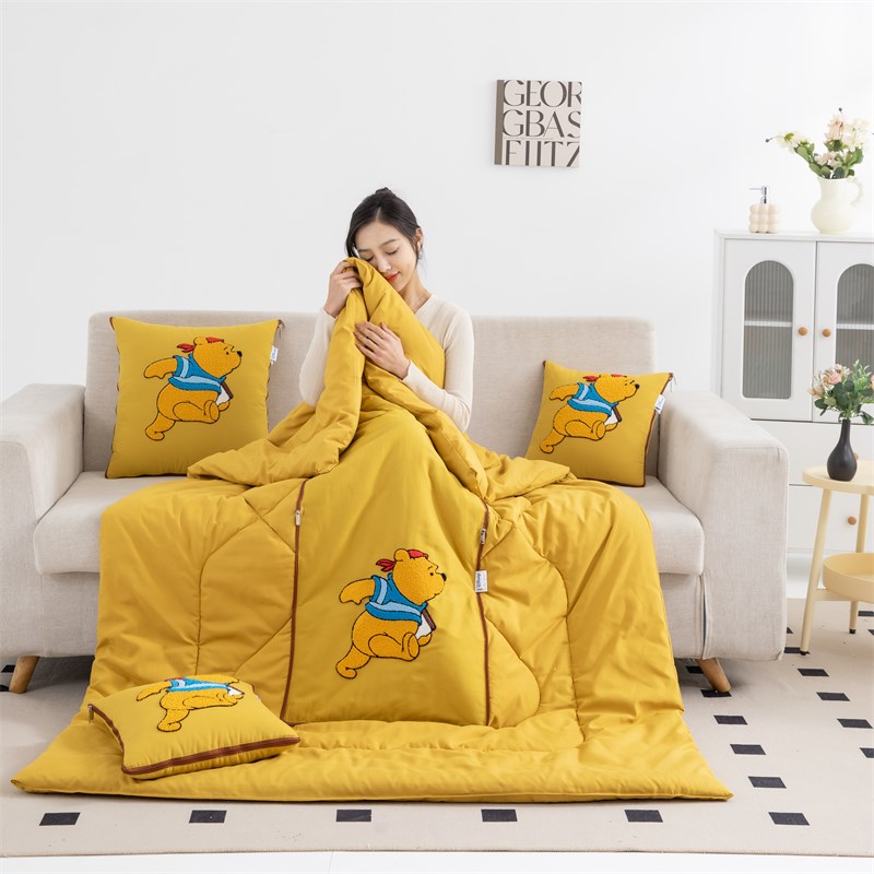 汽车抱枕被子两用卡通午睡毯子二合一车载枕头办公室靠枕靠垫四季