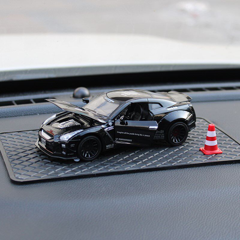 仿真收藏GTR跑车合金车模1:32汽车摆件中控台高级感男士车内饰品