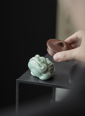 创意陶瓷小金蟾 个性茶宠茶玩小萌宠茶几桌面装饰品茶具盖置