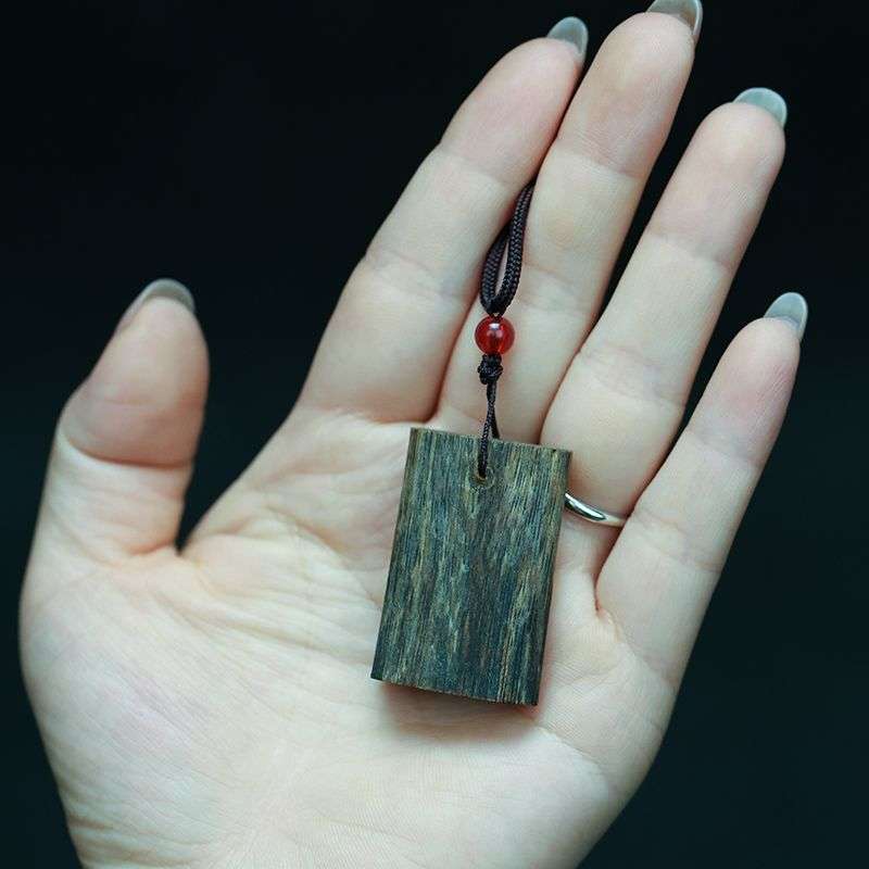 经典款天然奇楠沉香平安无事牌木手把件车小挂件原木吊坠钥匙链