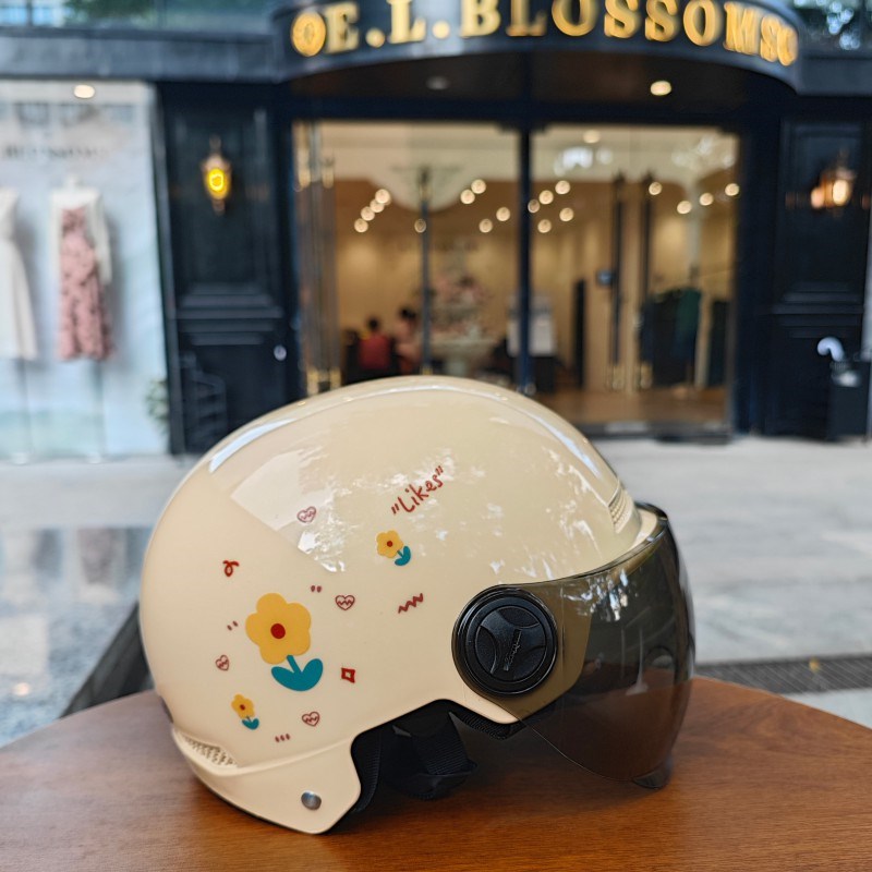 电动车头盔新国标3C认证女士四季小蓝花通用电瓶摩托车儿童夏半盔