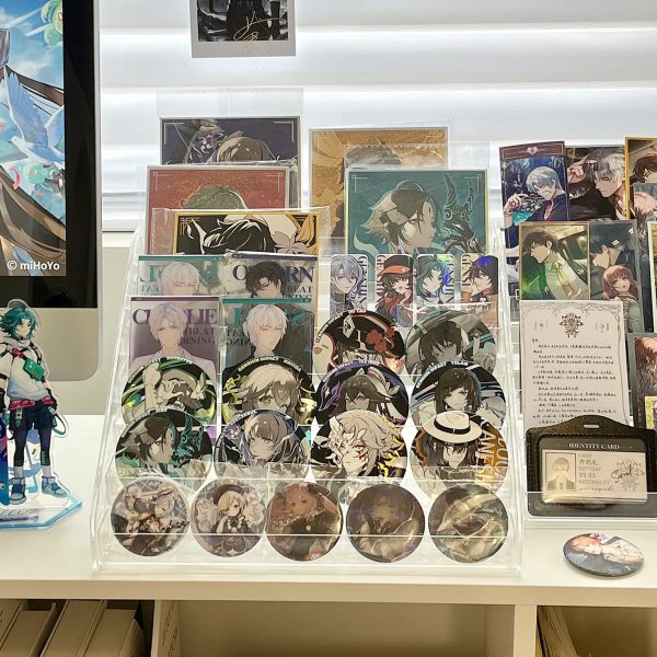 亚克力吧唧展示架透明桌面谷子收纳盒阶梯架子立牌周边徽章置物架