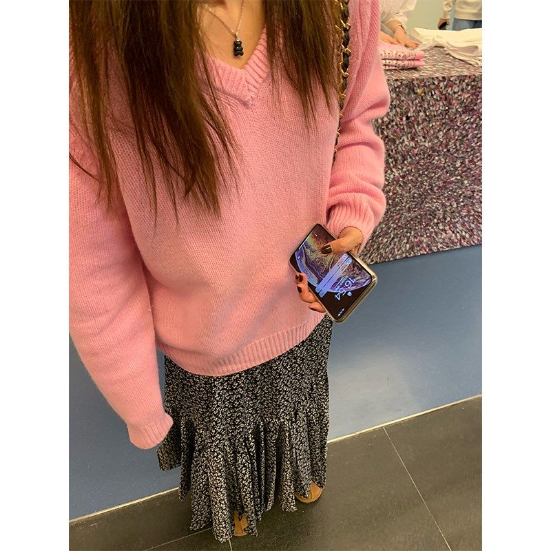 落落狷介 粉色毛衣女秋冬V领设计感可外穿毛线衣2022新款打底上衣