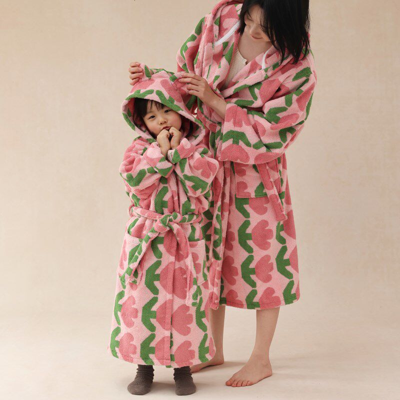 儿童浴巾斗篷浴袍可穿纯棉中大童女款吸水秋冬2024新款亲子睡衣