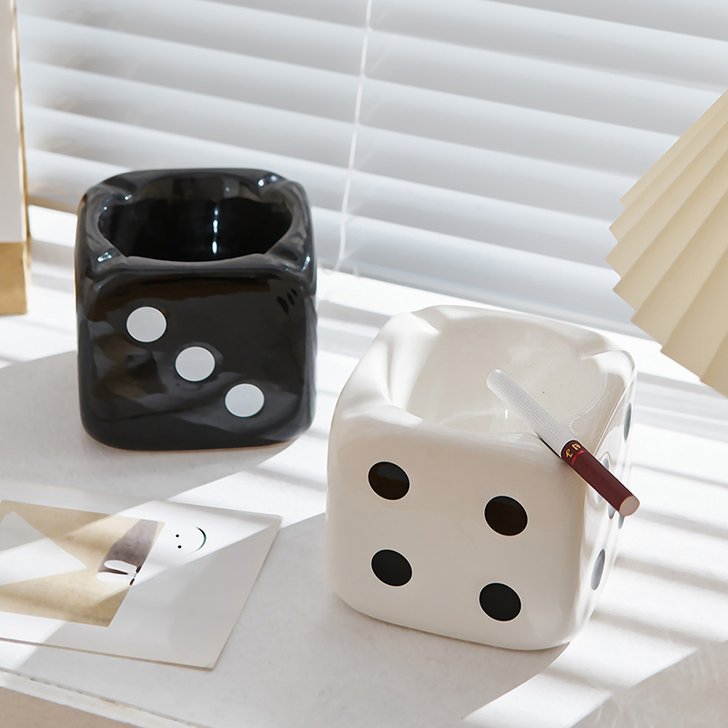 创意陶瓷骰子烟灰缸小摆件轻奢高级感小众灰缸家用客厅办公室桌面