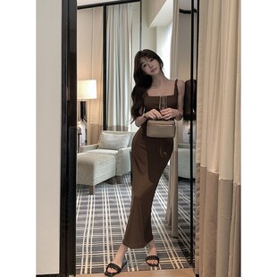 愉悦愉悦开叉设计感收腰吊带连衣裙女夏季修身显瘦性感包臀长裙