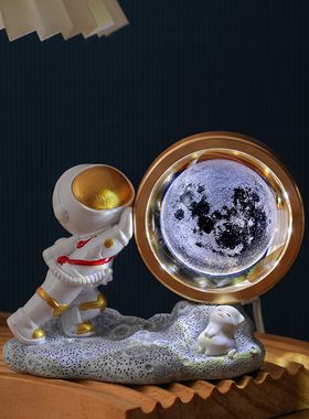 太空人水晶球小夜灯摆件办公室书桌太空人装饰送学生儿童生日礼物