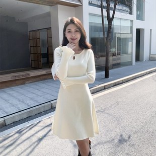 白色修身针织连衣裙女秋冬新款小个子中长款内搭打底毛衣连衣裙