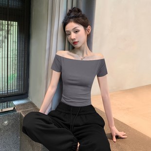2024新款夏季黑色高级感一字肩短袖T恤女紧身短款露肩螺纹上衣潮