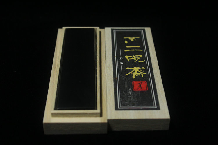 乌玉纯手工古法一两油烟徽墨光板墨纹精美细腻下发流畅墨色怡人