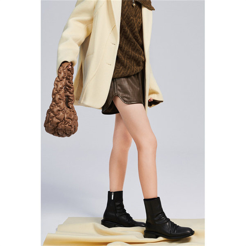 休闲时尚好看PU短裤鸟撤柜女装