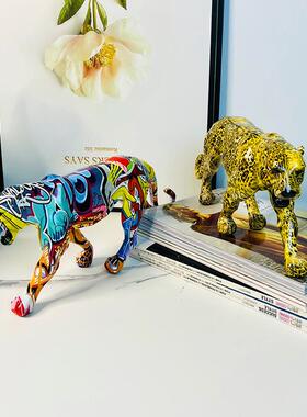 新款创意炫彩豹子动物树脂工艺品摆件家居客厅桌面电视柜装饰礼品