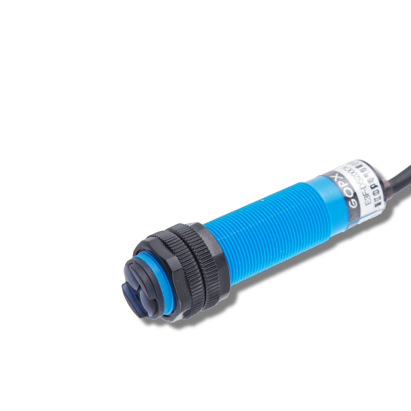 M18 漫反射红外线 光电开关超远距离0-2米可调 NPN三线常开DC2v