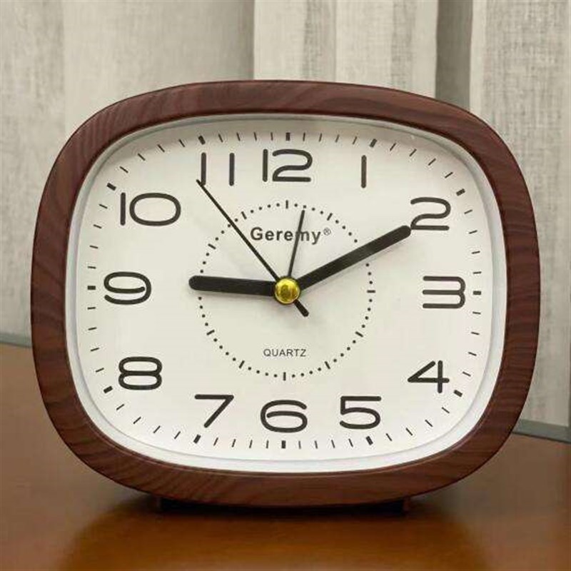 简约怀旧仿木纹闹钟老人家用桌面方形时钟摆O表学生现代大字床头