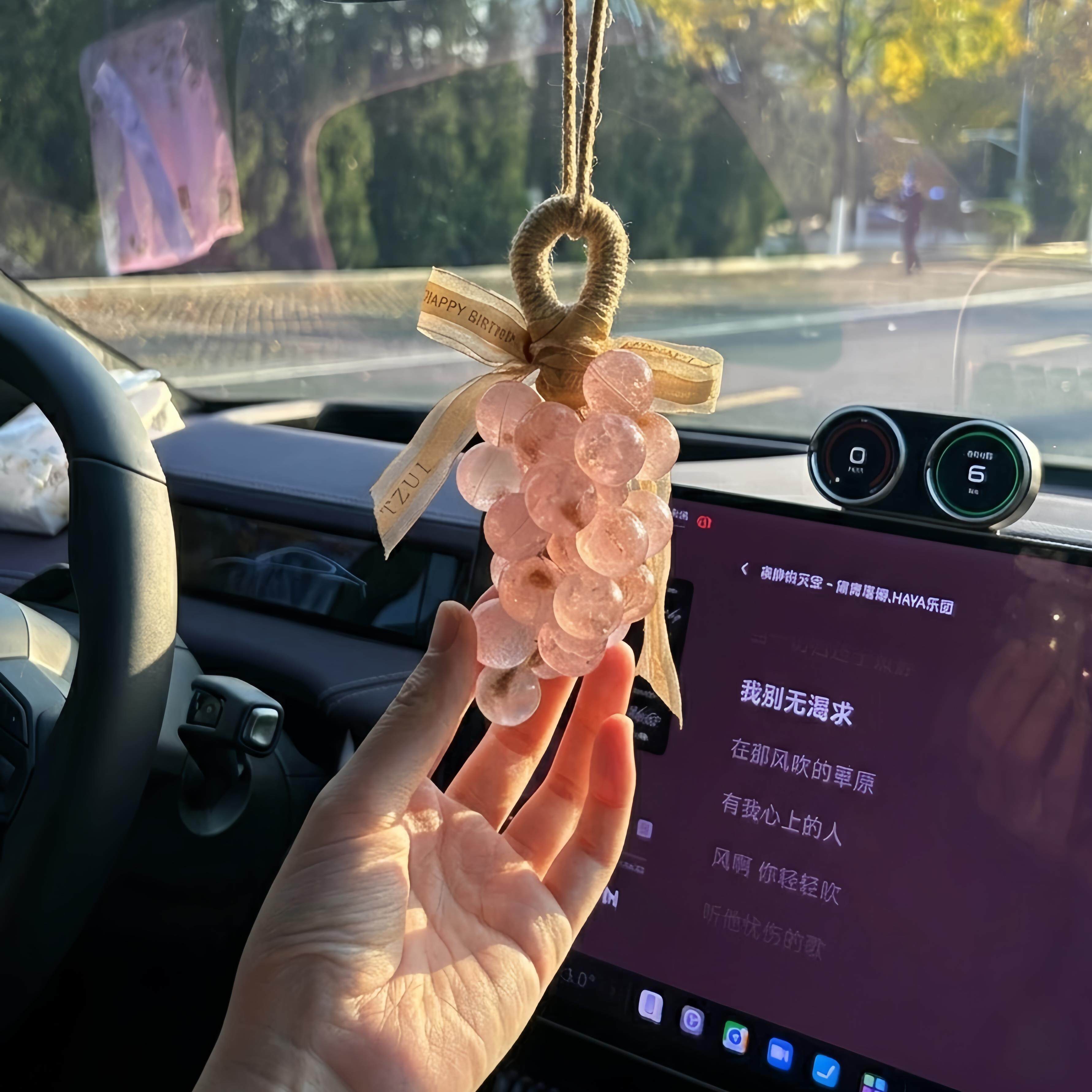 车里香香的~葡萄挂件车载香氛车挂汽车饰品水晶透明葡萄车载挂件