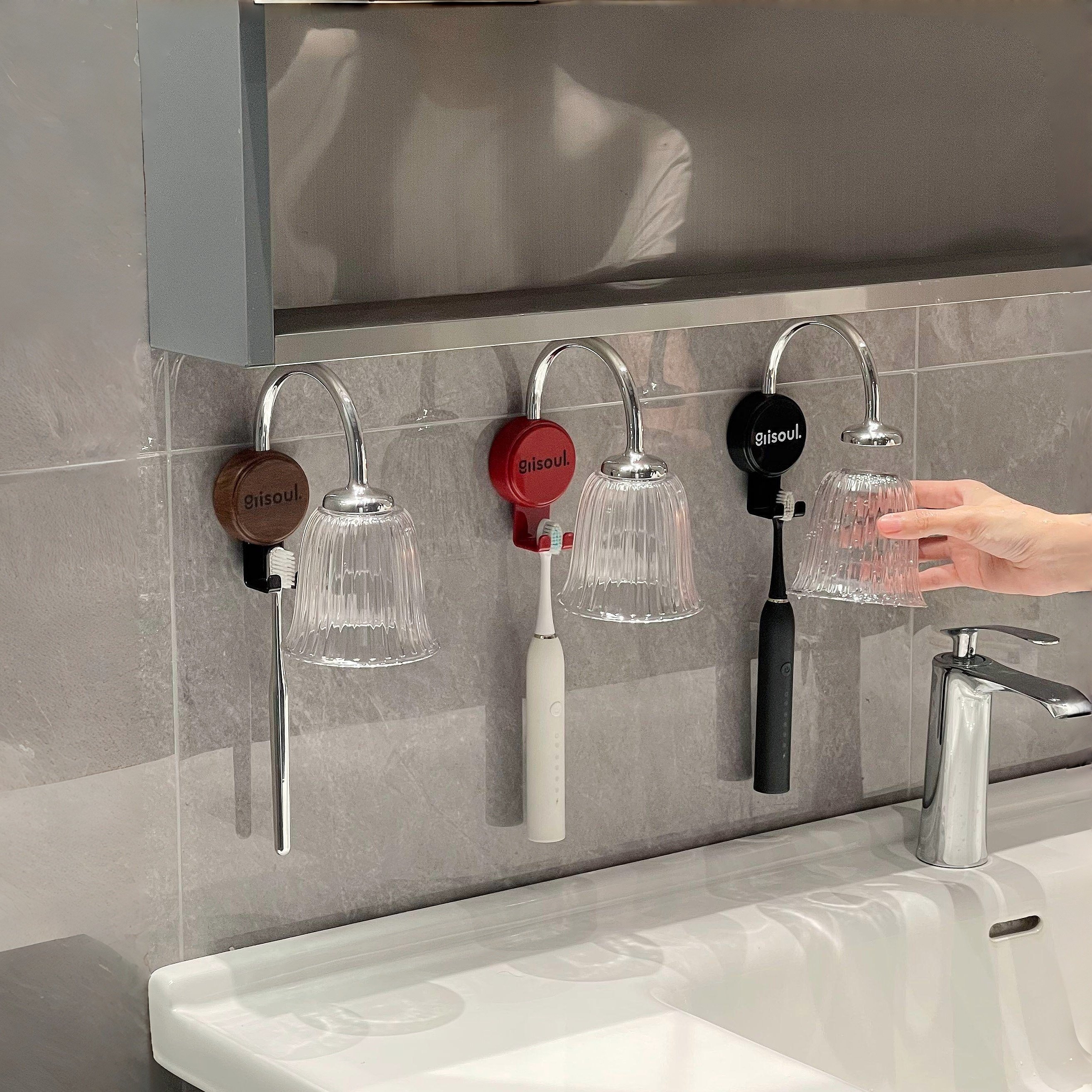 磁吸漱口杯牙杯置物架壁挂牙刷架免打孔漱口杯架卫生间倒挂牙刷杯